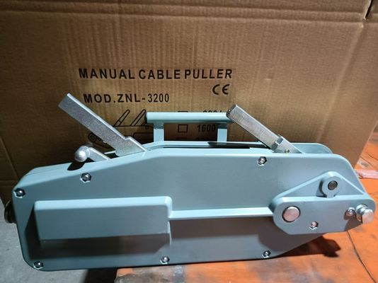 কেনা নির্মাণ ও শিল্পখাতে উত্তোলন কাজের জন্য পোর্টেবল ডিজাইন সহ ভারী শুল্কযুক্ত হালকা ইস্পাত তিরফোর উইঞ্চ online manufacture