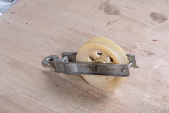 কেনা হুক টাইপ ক্যাবল রোলার স্ট্রিংিং পলি 15 কেএন নামমাত্র লোড 200 * 60 নাইলন হুইল হেড ক্যাবল টানার জন্য online manufacture