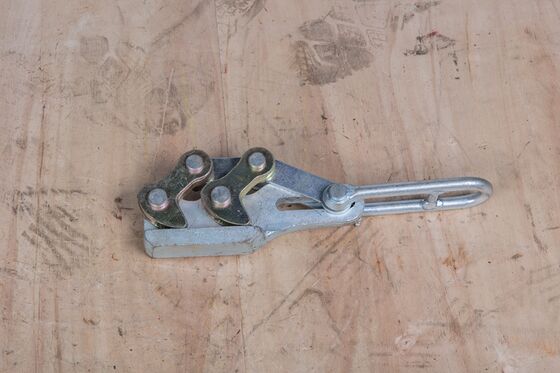 কেনা Durable Earth Wire Tensioning Clamp for 50-70mm² with 20-30 kN Load Capacity and Quick Cam-Locking online manufacture