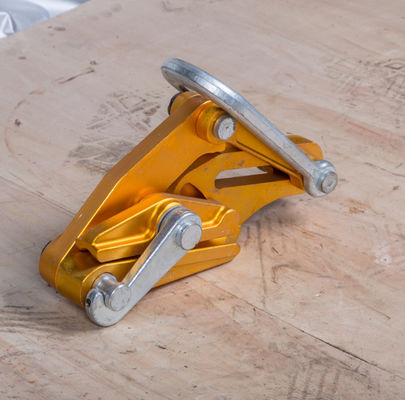 অ্যালুমিনিয়াম অ্যালোয়েজ 25 থেকে 70 মিমি2 এর জন্য 7 কেএন নামমাত্র লোড সহ কন্ডাক্টরগুলির জন্য একসাথে ক্ল্যাম্প